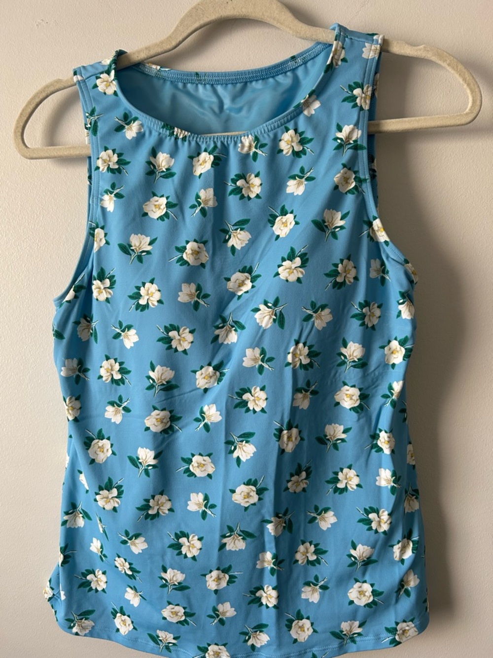 Land’s End Draper James high neck chlorine resistant tanking top 10 - Picture 2 of 6